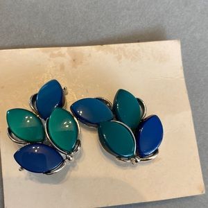 Vintage Lisner signed thermoset clip on earrings
